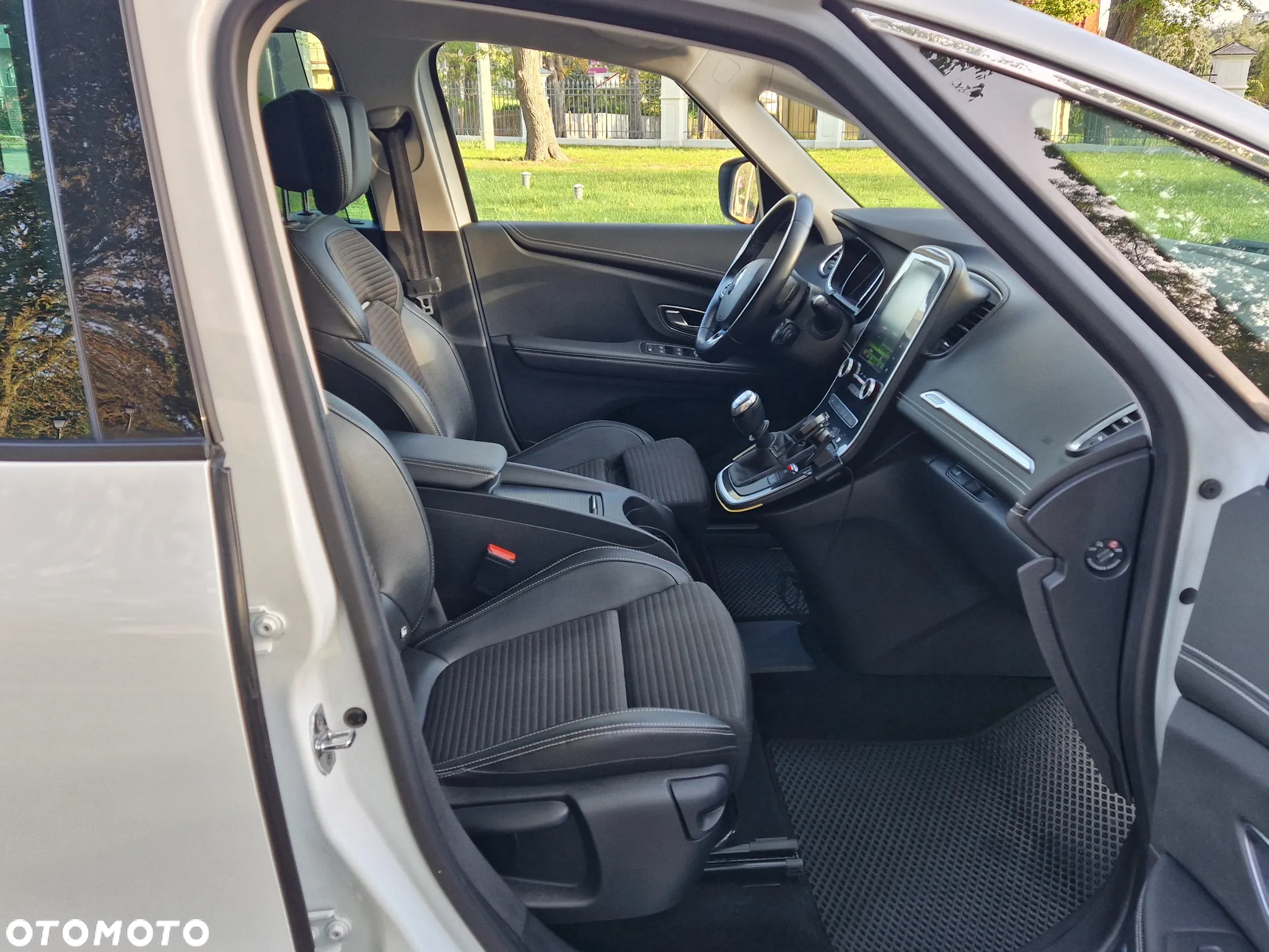 Renault Grand Scenic ENERGY TCe 130 BOSE EDITION - 24