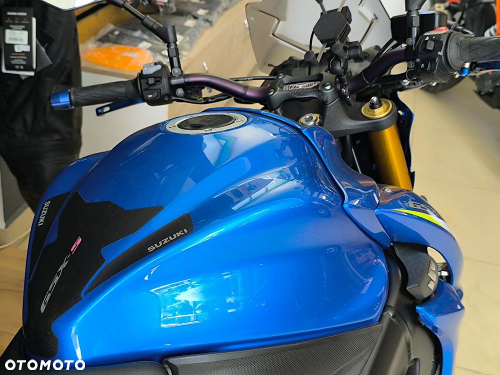 Suzuki GSX - 18