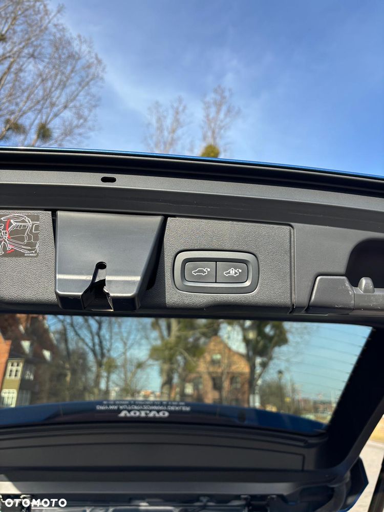 Volvo XC 60 B4 B R-Design - 11