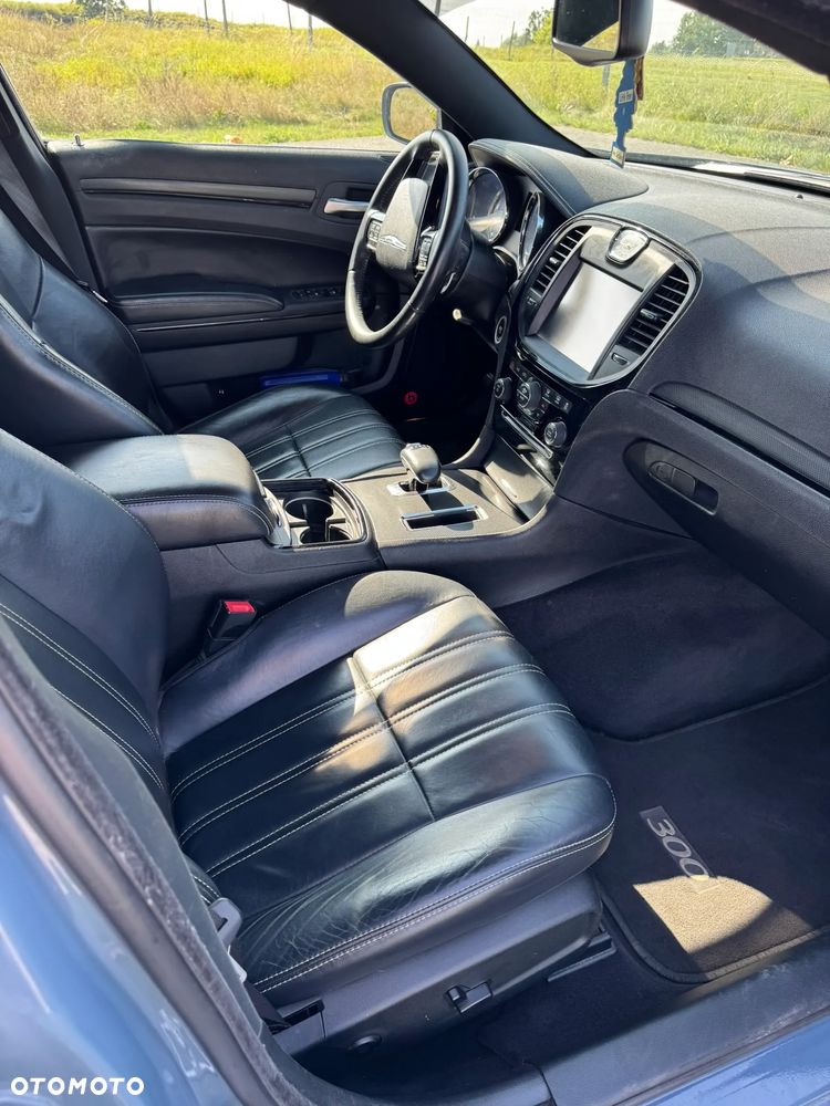 Chrysler 300s - 17