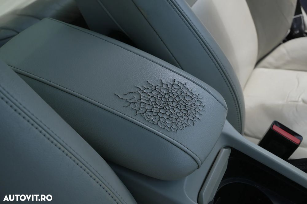 Volvo V40 D3 Summum - 17