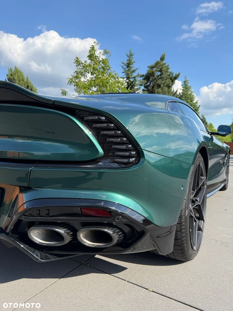 Aston Martin Vanquish - 16