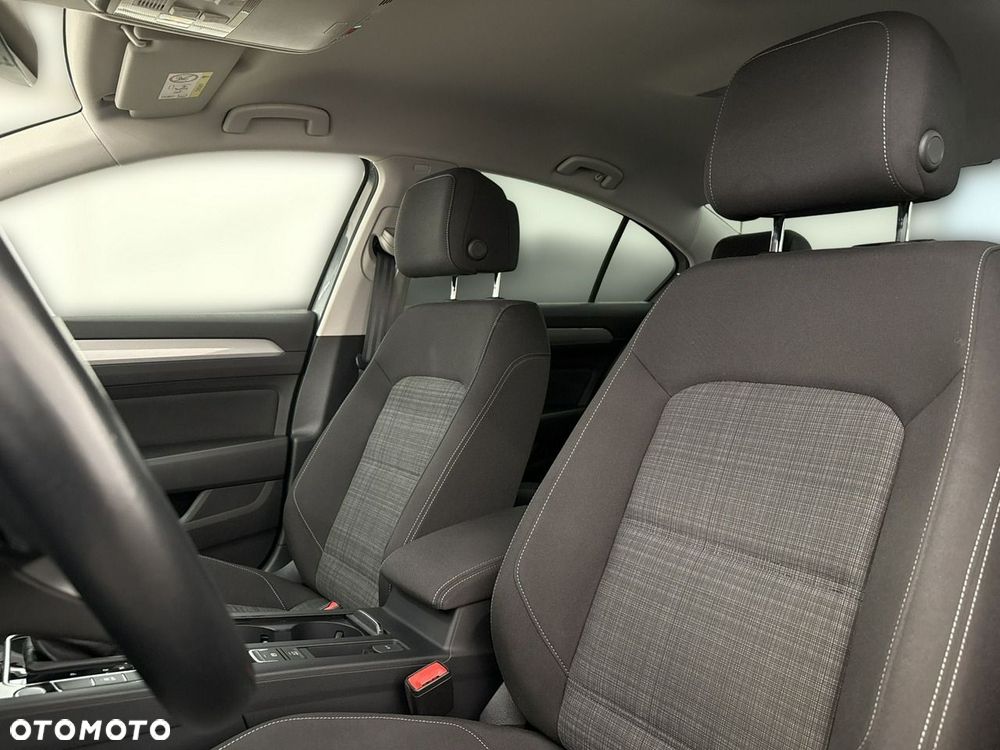 Volkswagen Passat - 12