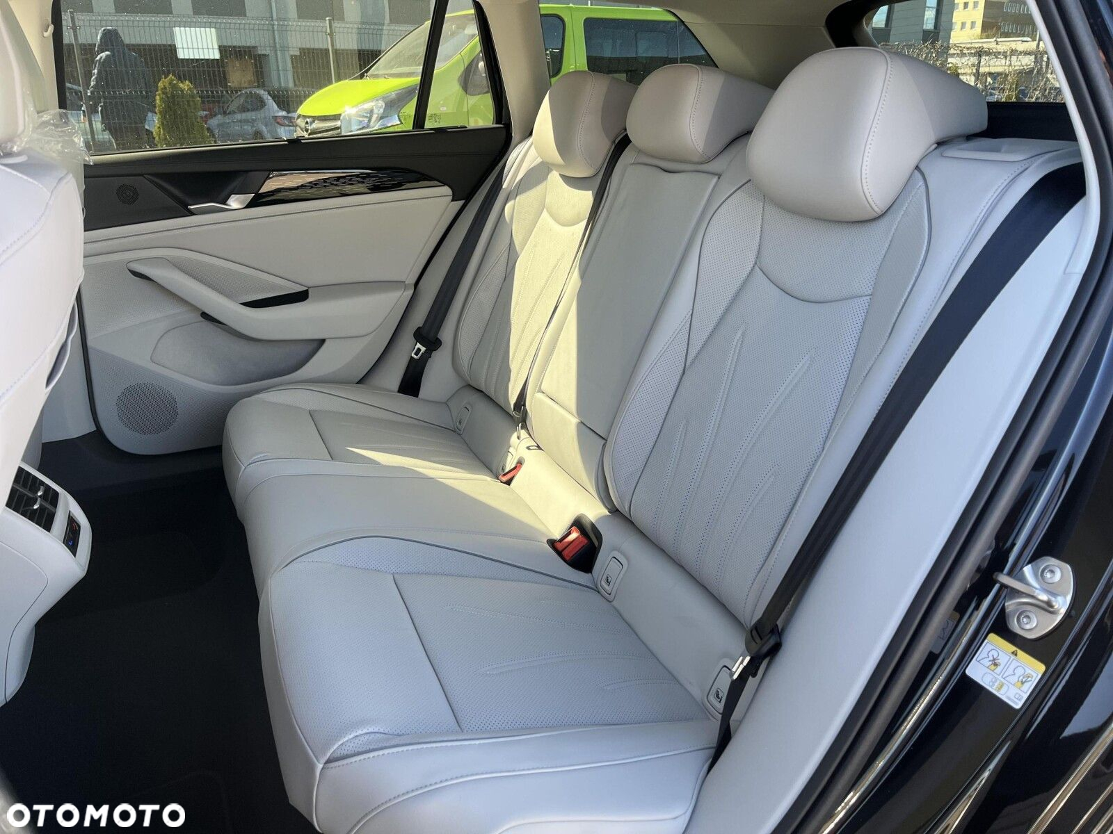 Volkswagen Passat 2.0 TDI SCR Elegance DSG - 12