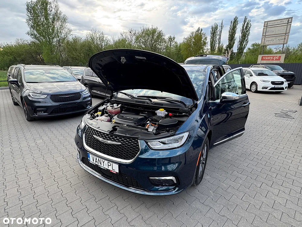 Chrysler Pacifica - 4