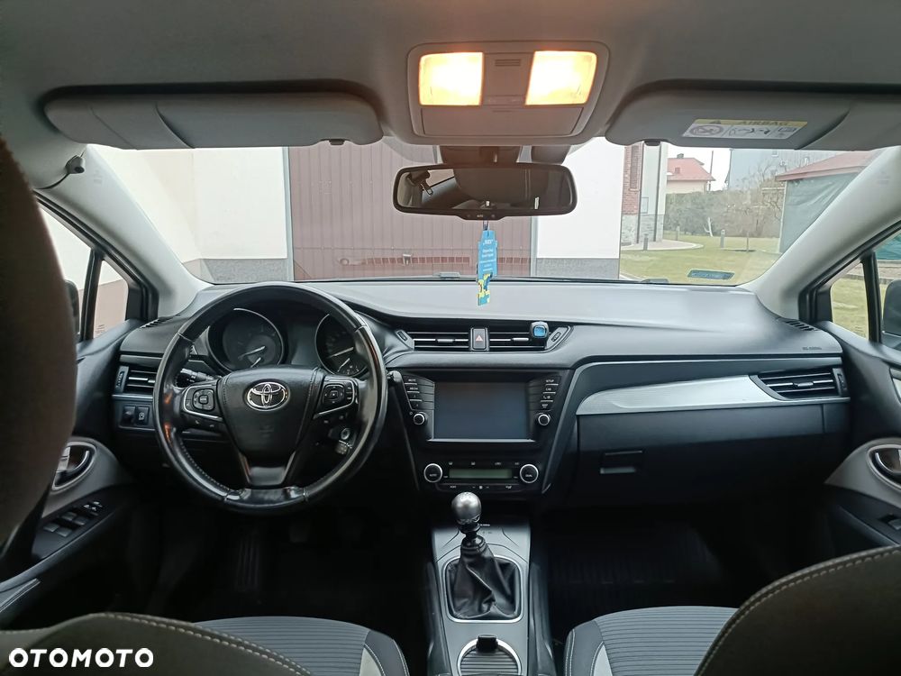 Toyota Avensis 2.0 D-4D Premium - 5