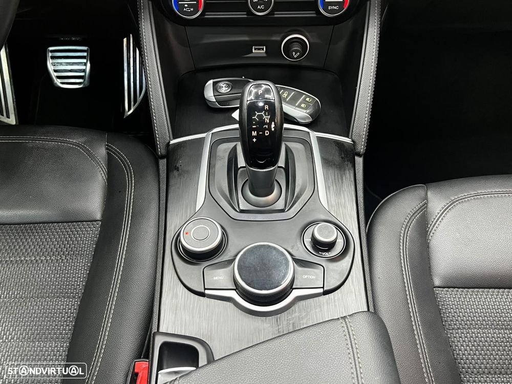 Alfa Romeo Stelvio 2.2 D TI AT8 - 38