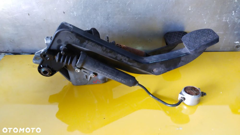 MERCEDES 2022901516 PEDAŁ POMPKA SPRZĘGŁA HAMULCA - 2