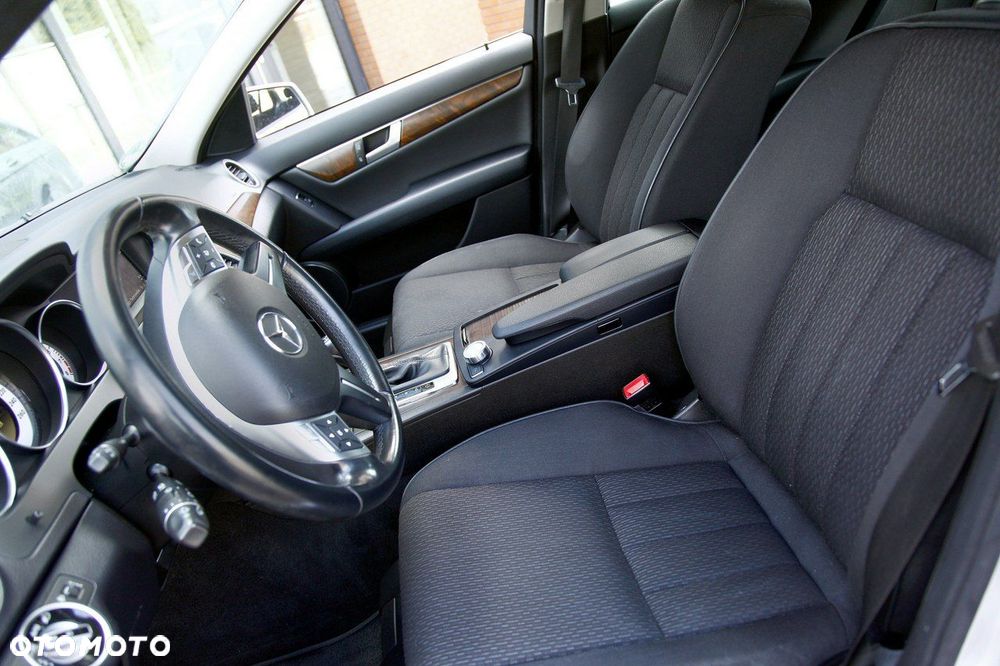 Mercedes-Benz Klasa C 200 (BlueEFFICIENCY) 7G-TRONIC Elegance - 16