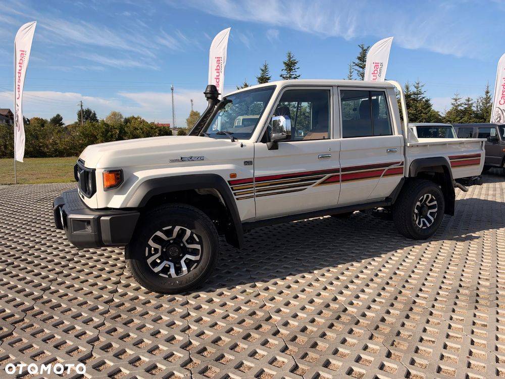 Toyota Land Cruiser - 1