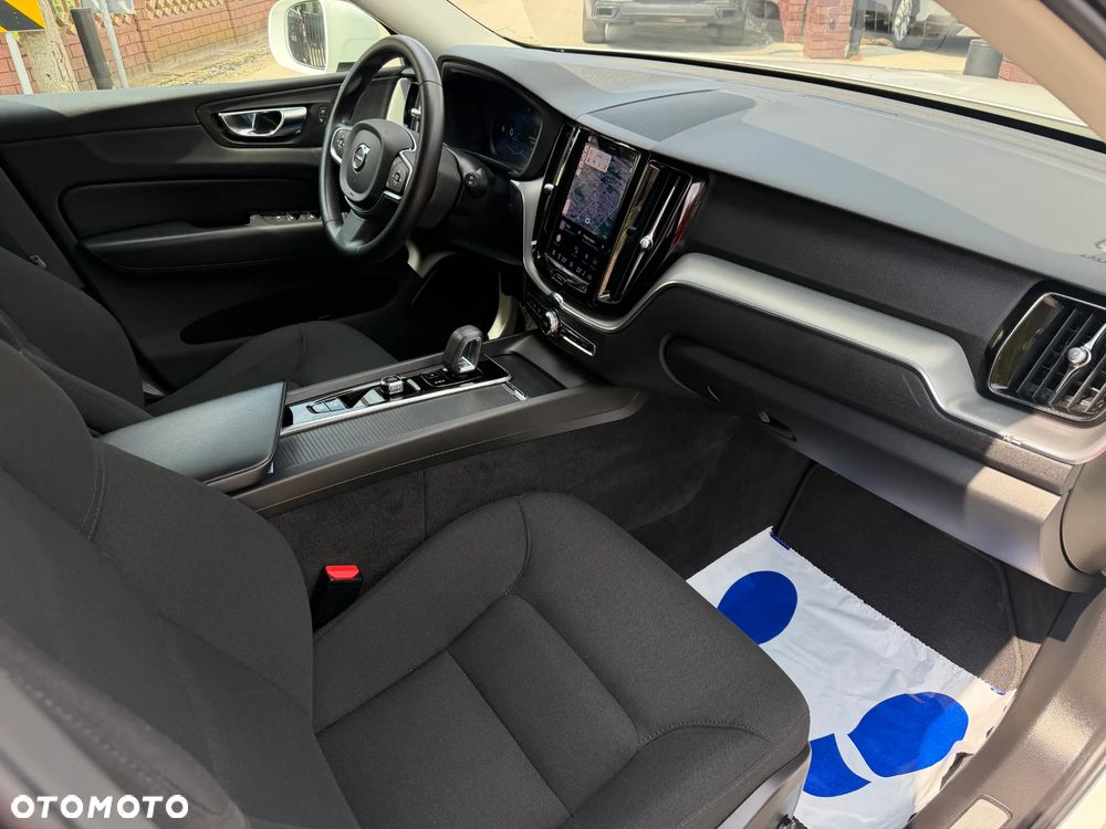 Volvo XC 60 B4 B Momentum Pro - 12