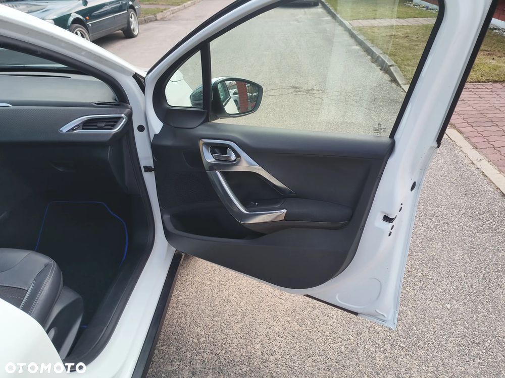 Peugeot 2008 PureTech 82 Allure - 18