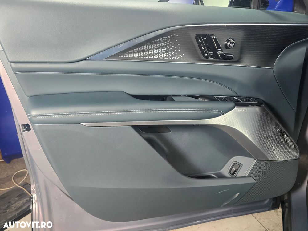 Cadillac Lyriq Sport - 11