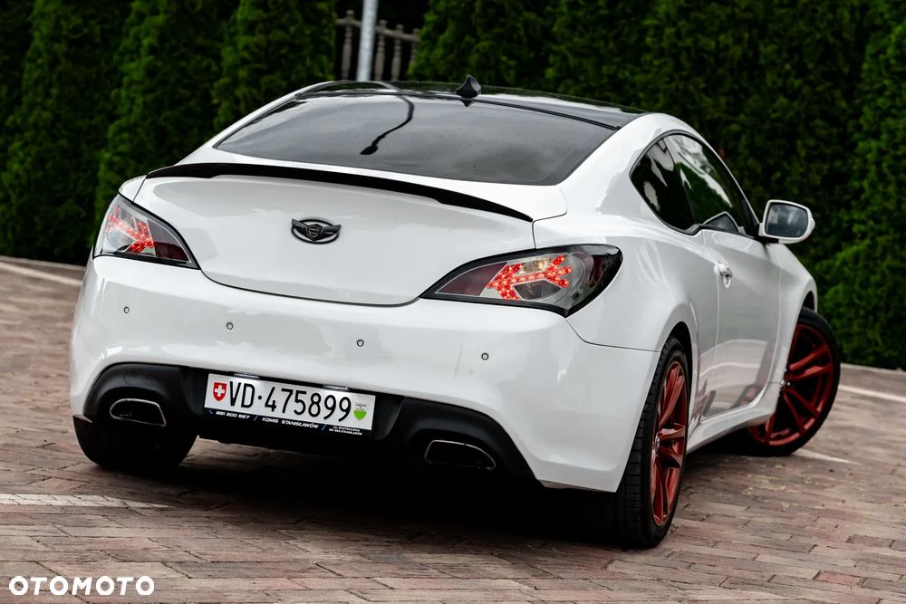 Hyundai Genesis Coupe 2.0 T - 12