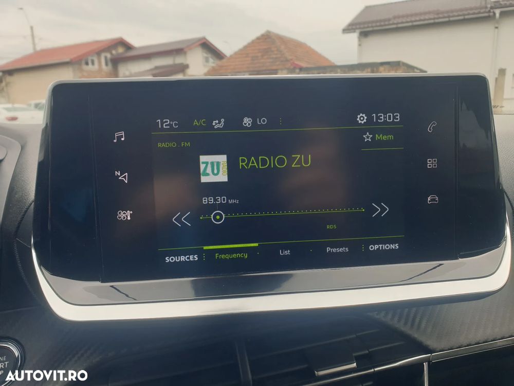 Peugeot 2008 1.2 L PureTech STT Allure - 19