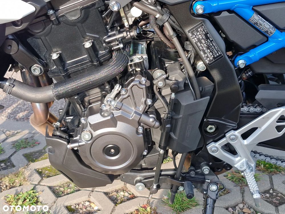 Suzuki GSX - 18