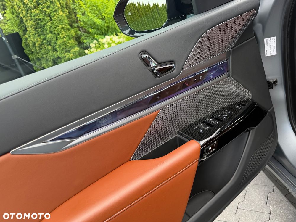 BMW Seria 7 M760e PHEV xDrive Individual Edition sport - 31