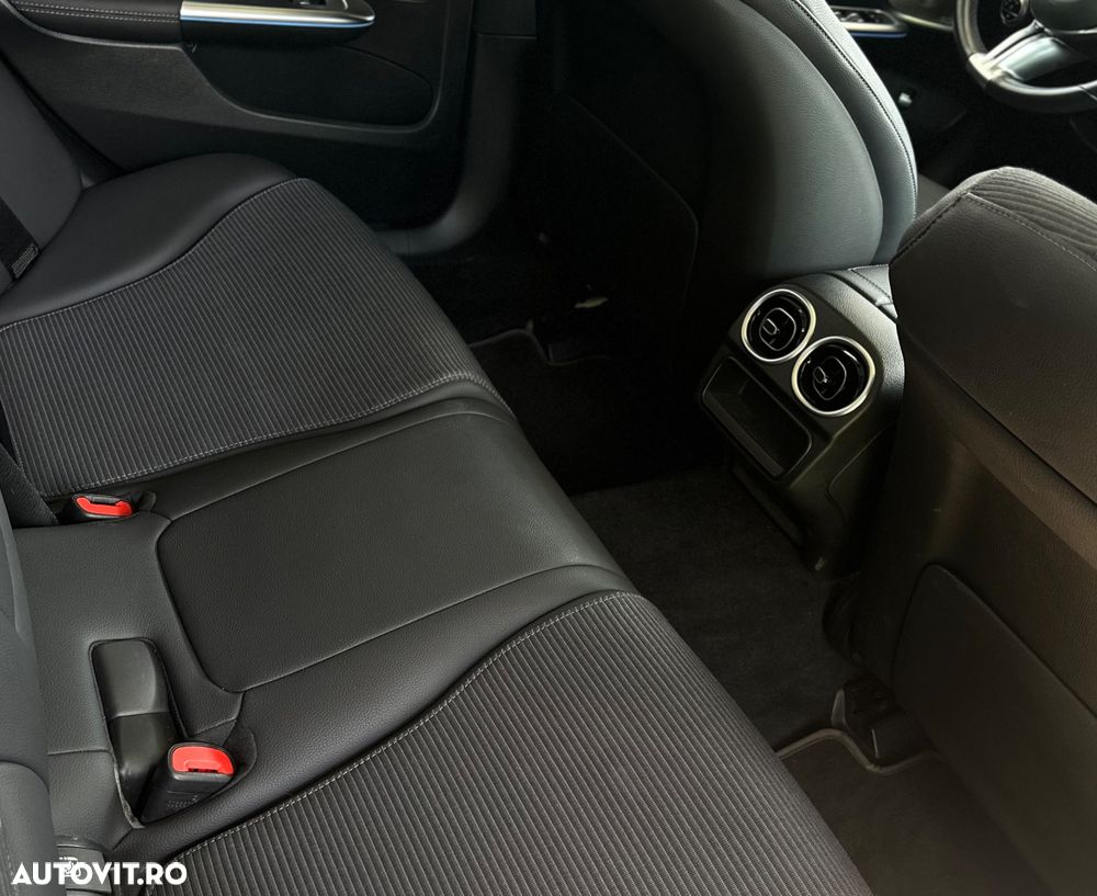 Mercedes-Benz C 300 4Matic T 9G-TRONIC - 10