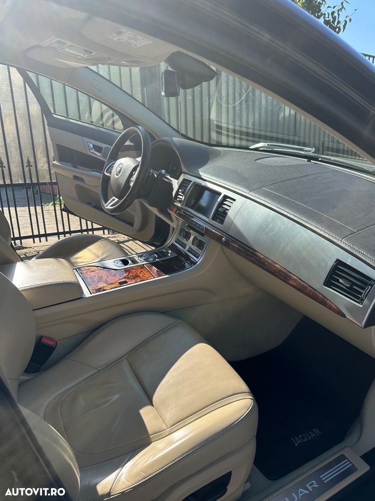 Jaguar XF 3.0 V6 Diesel S Sportbrake - 2