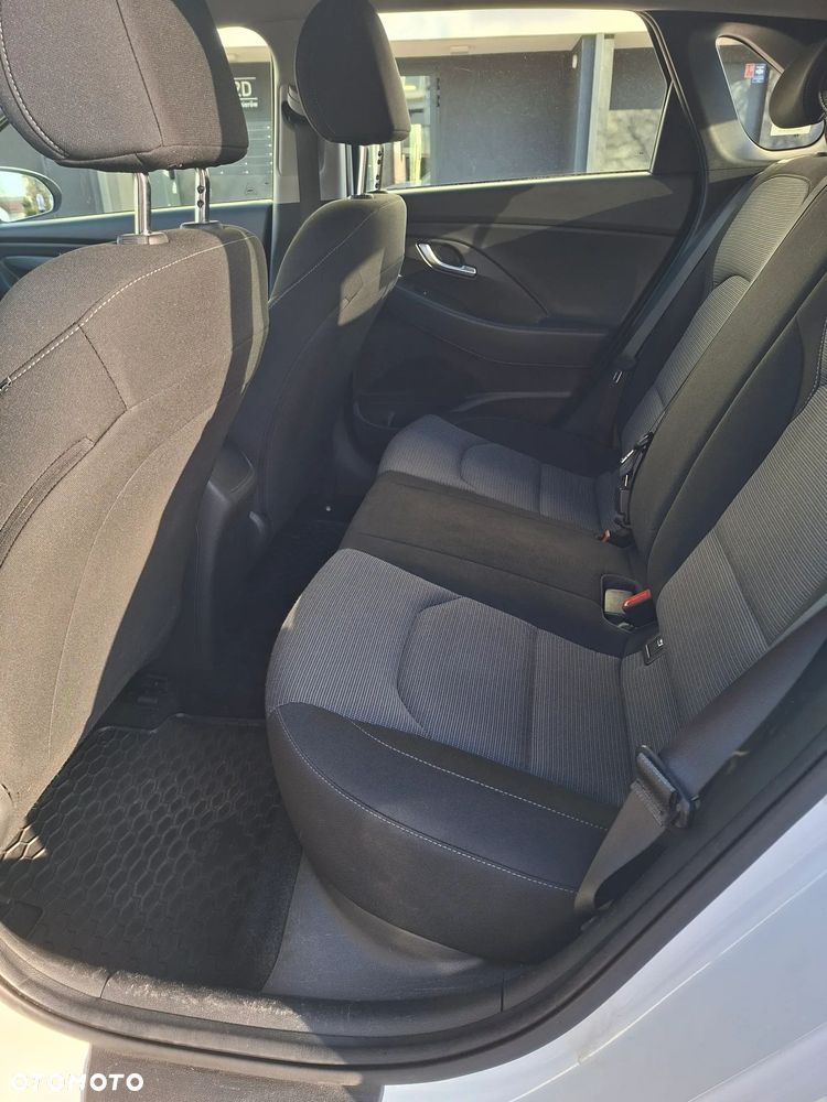 Hyundai i30 1.4 Classic + - 6