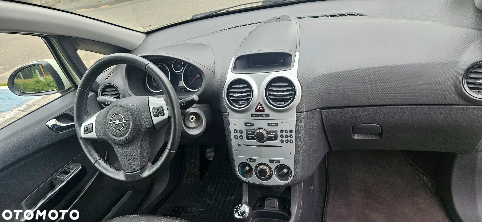 Opel Corsa 1.4 16V Satellite - 9