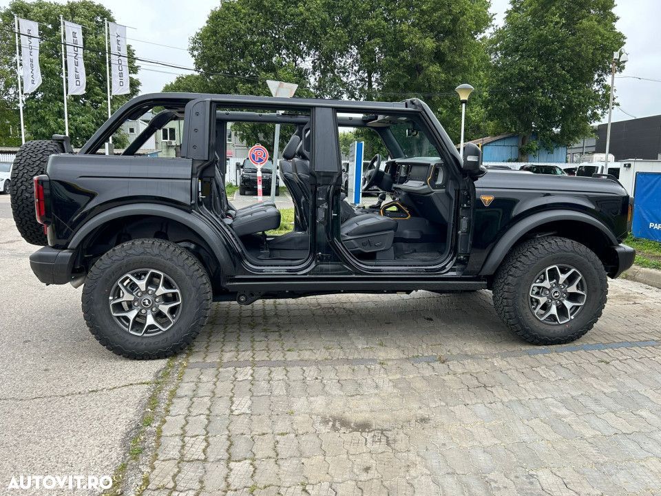 Ford Bronco - 10