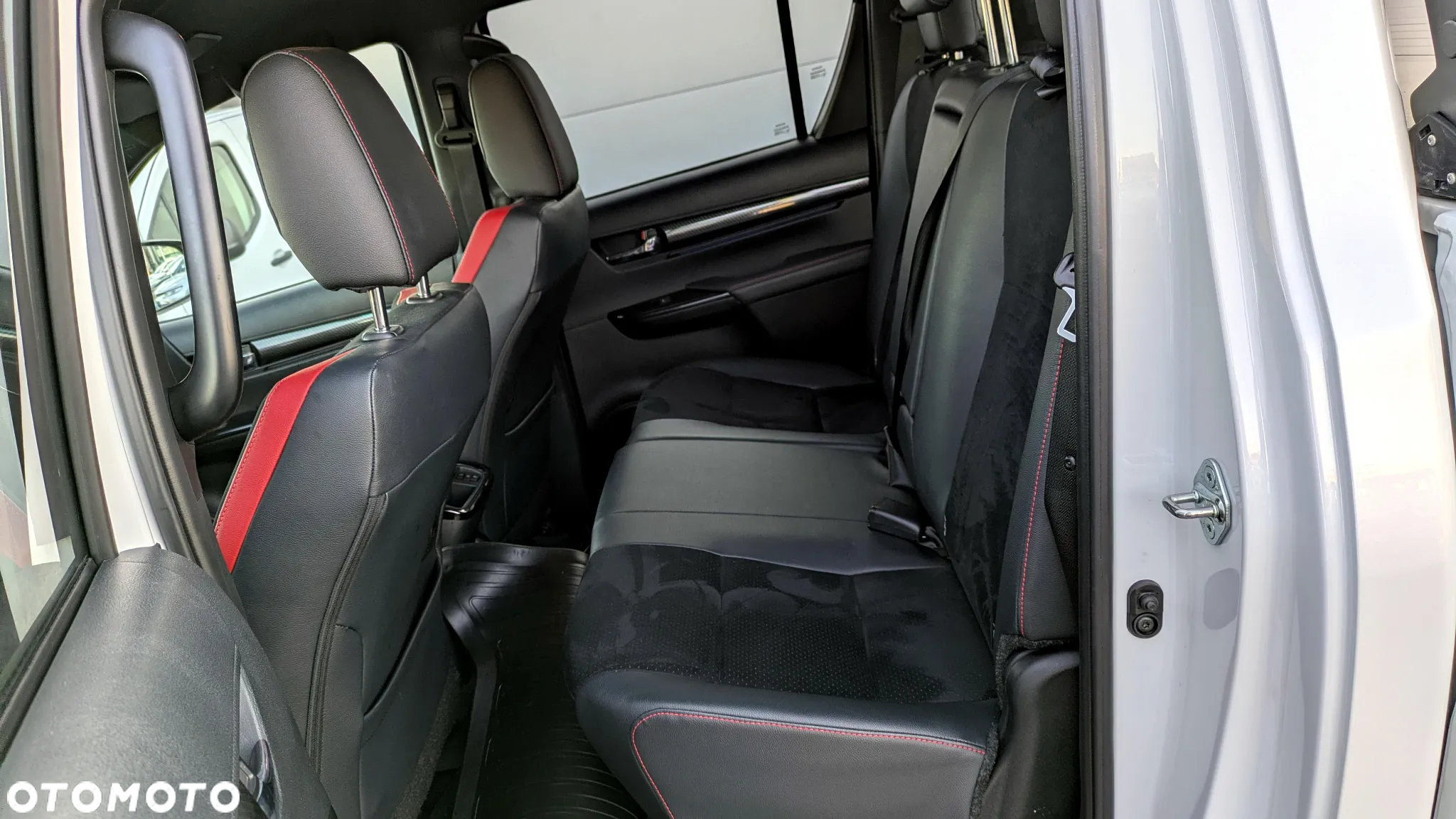 Toyota Hilux 2.8 D-4D Double Cab GR Sport 4x4 - 15