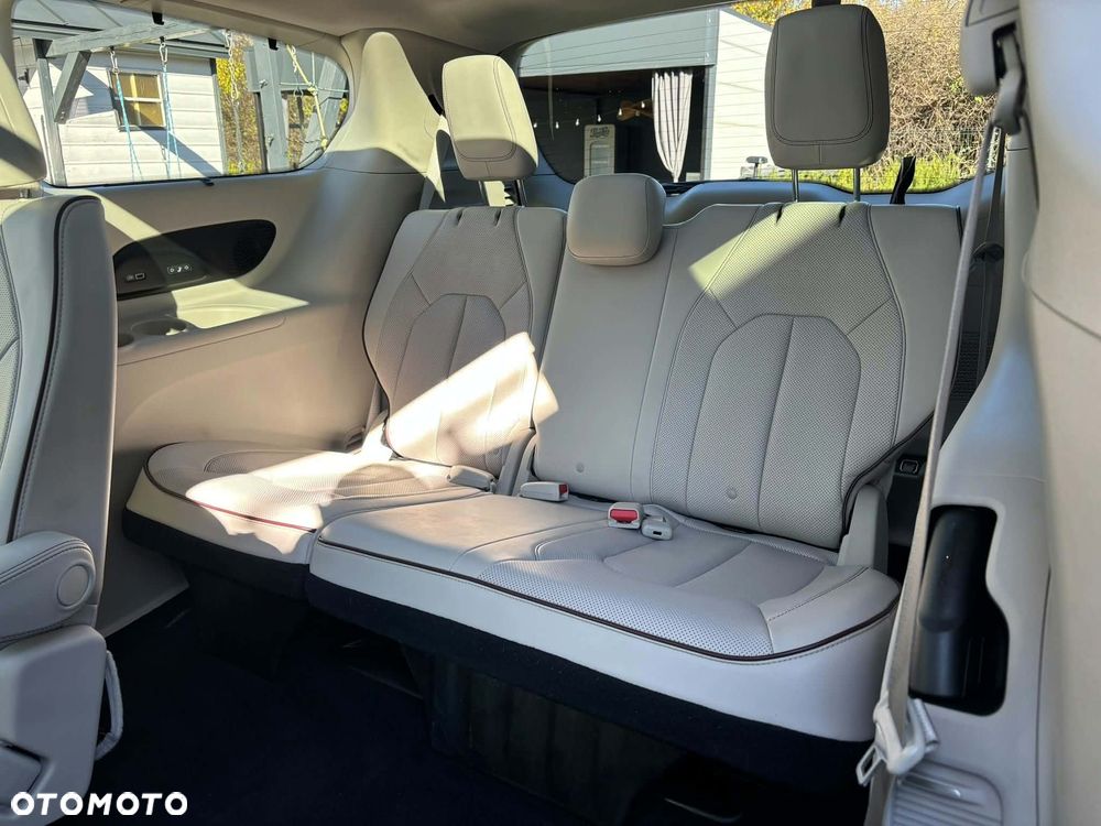 Chrysler Pacifica - 7