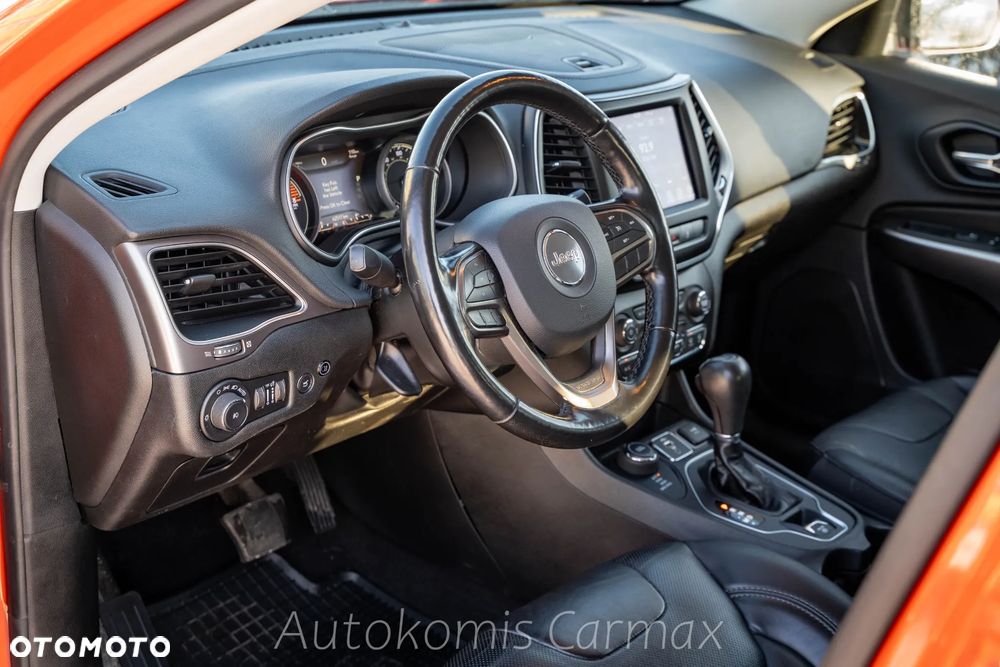Jeep Cherokee - 16