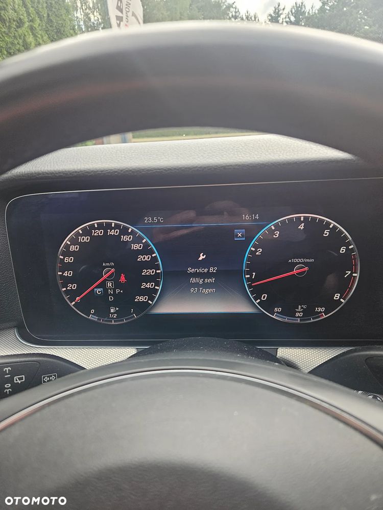 Mercedes-Benz Klasa E 200 4-Matic 9G-TRONIC - 17