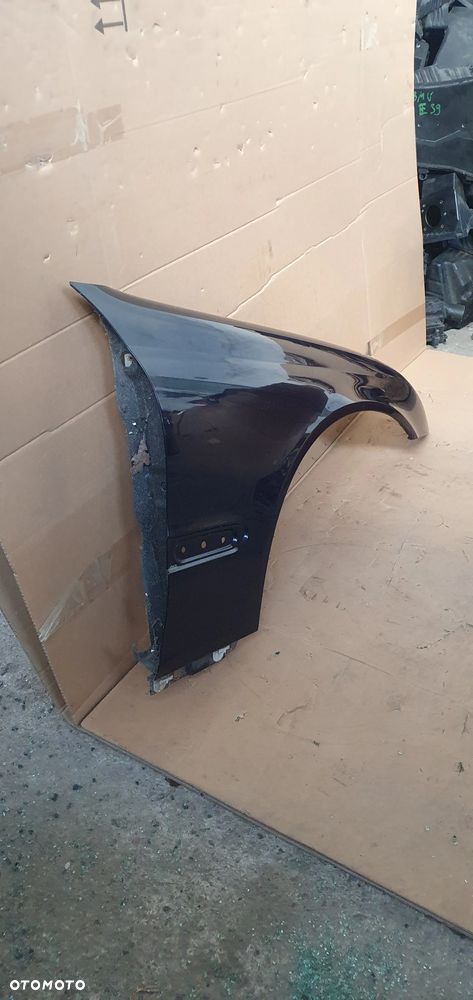 Błotnik prawy przód przedni prawy Mercedes C-Klasa W203 - 4