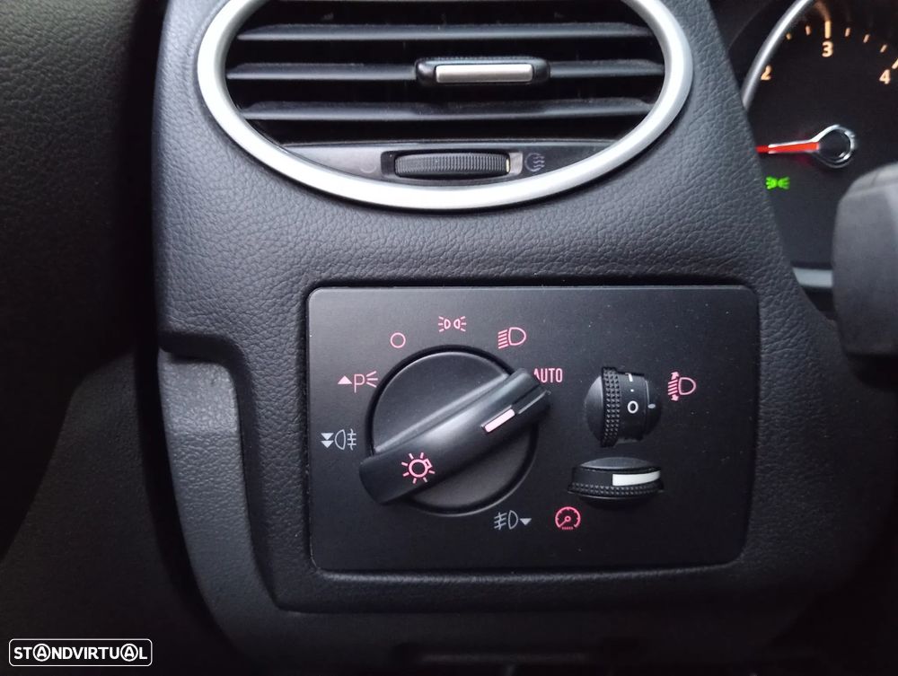 Ford Focus SW 1.6 TDCi Titanium 17 - 10