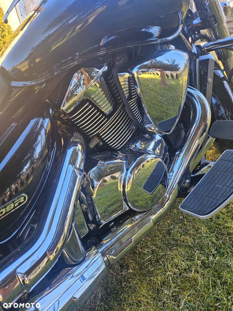 Suzuki Boulevard - 17