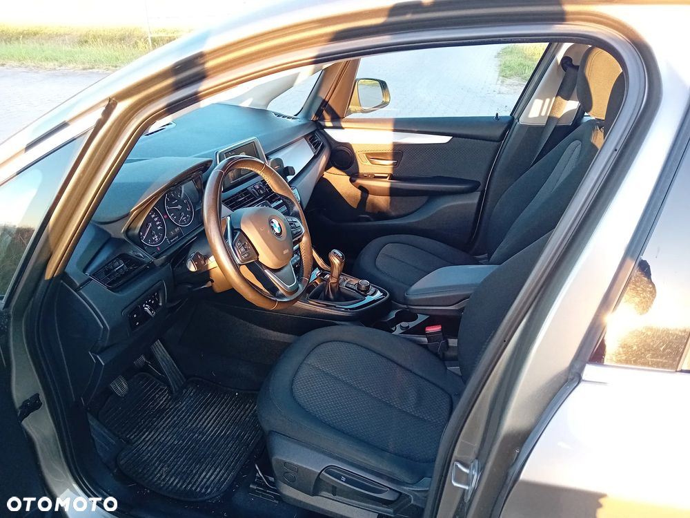 BMW Seria 2 218d - 14