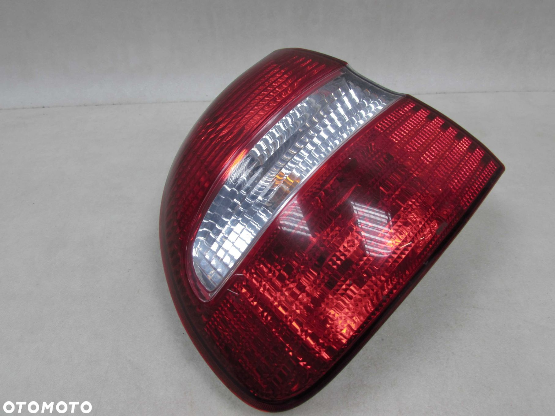 VOLVO V40 LIFT 99-04 LAMPA TYL LEWA TYLNA 30621887 - 2