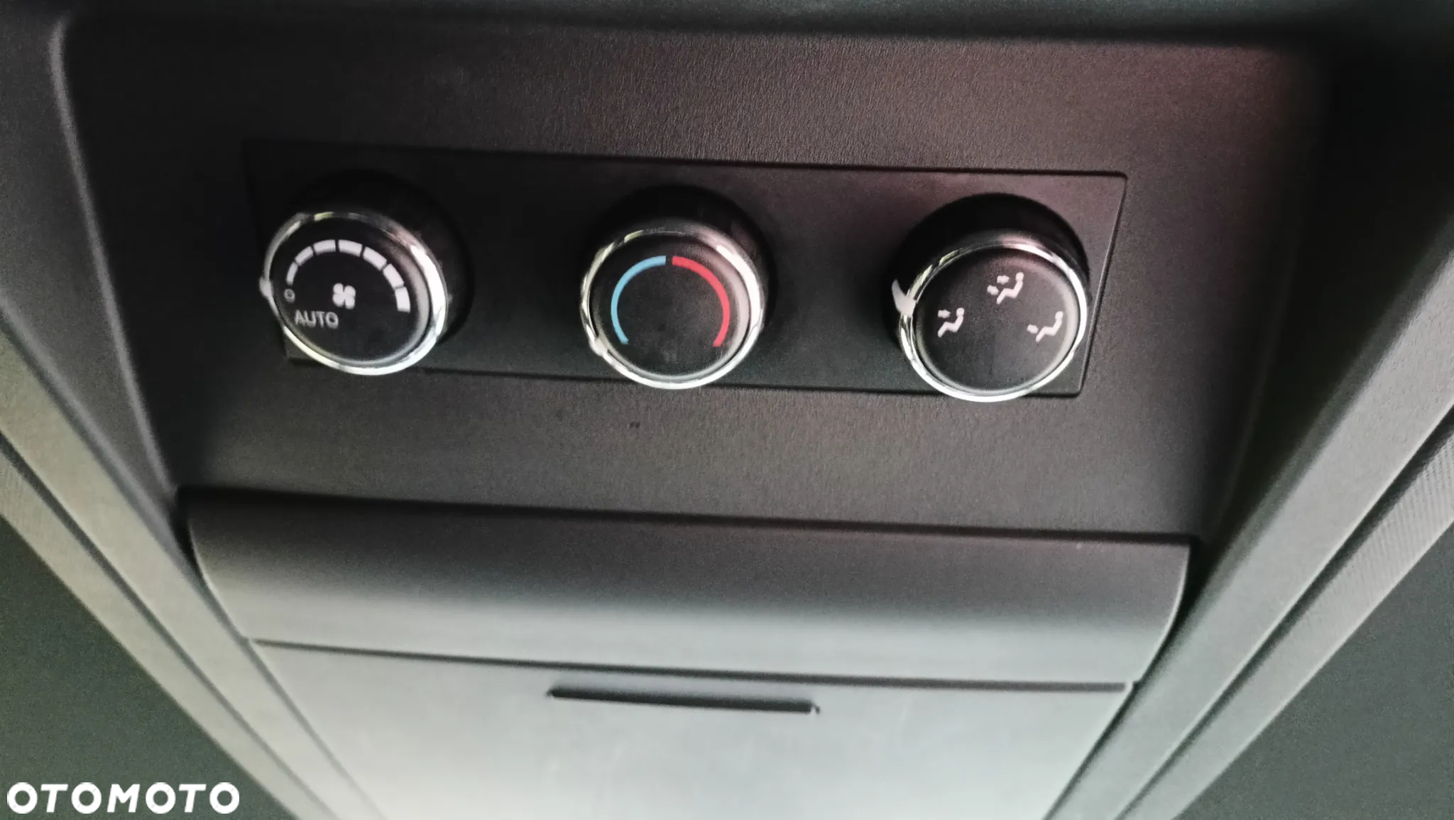 Dodge Grand Caravan - 23