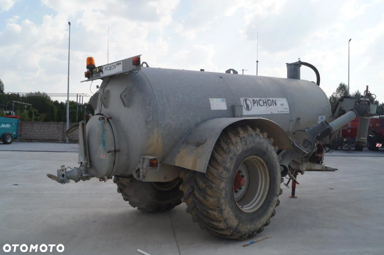 Pichon Wóz Asenizacyjny TCI 11350 L z ramieniem do pompowania - 9