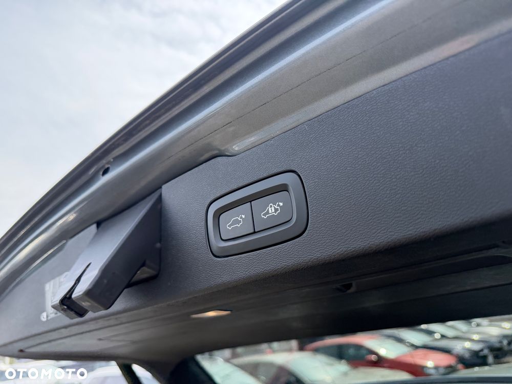 Volvo V60 D3 R-Design - 15