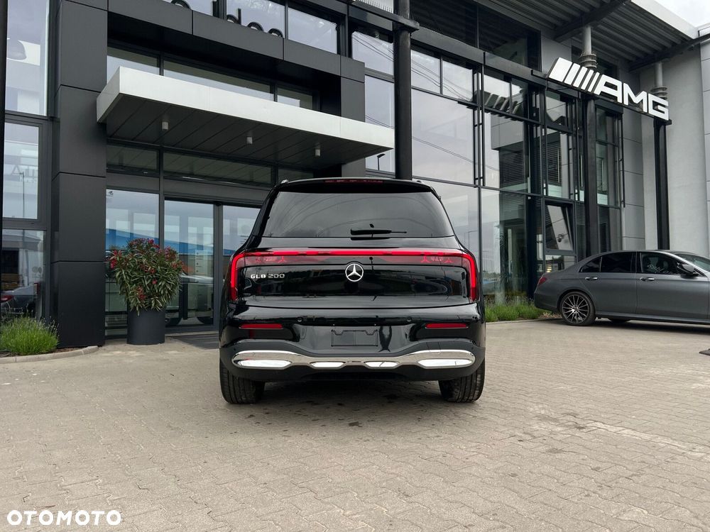 Mercedes-Benz GLB - 14