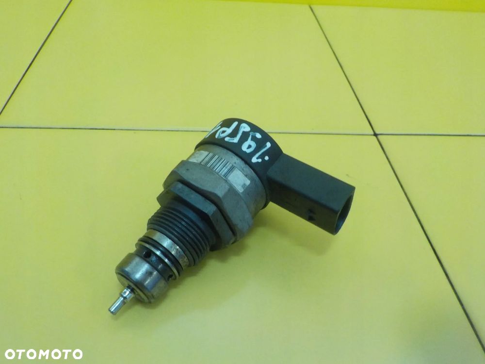 AUDI A4 B8 A5 Q5 EXEO 2.0 TDI 11r 143KM CAG zawor paliwa 057130764H - 1