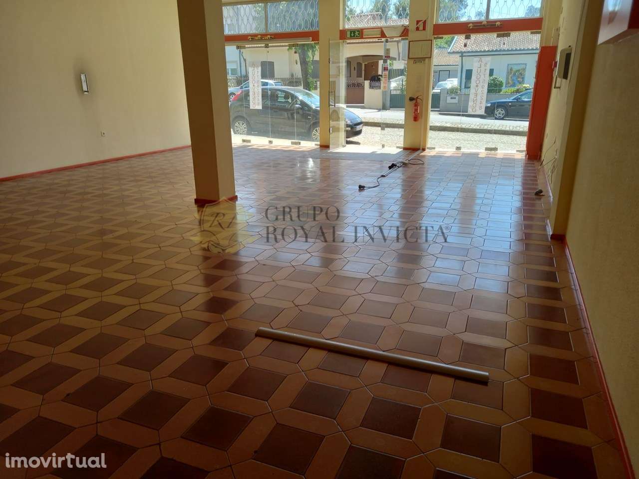 Espaço Comercial com rentabilidade  à Venda junto ás piscinas de Alfen - Grande imagem: 4/20