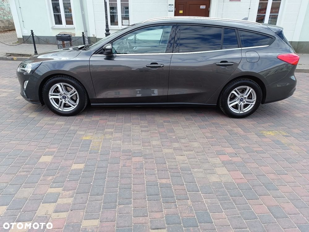 Ford Focus - 32