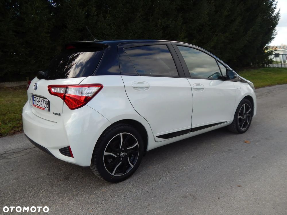 Toyota Yaris Hybrid 100 Premium - 9