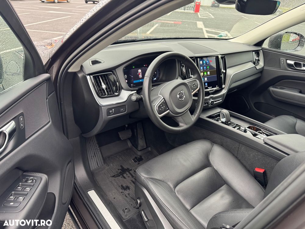 Volvo XC 60 B4 MHEV AT FWD Core - 17