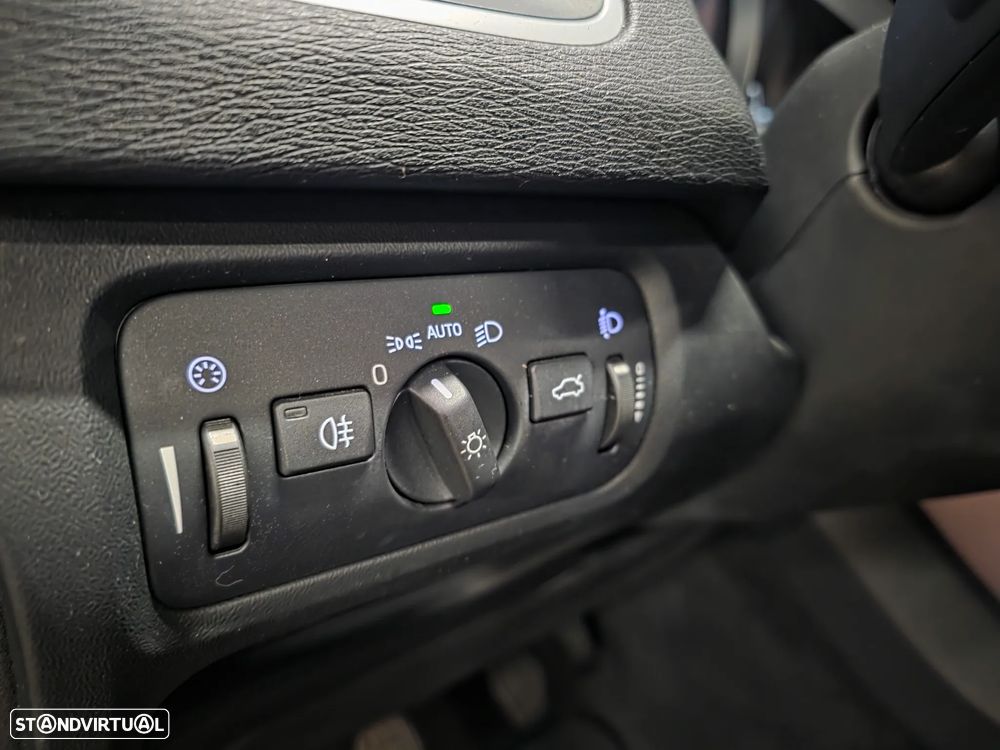 Volvo V40 D2 Summum - 12