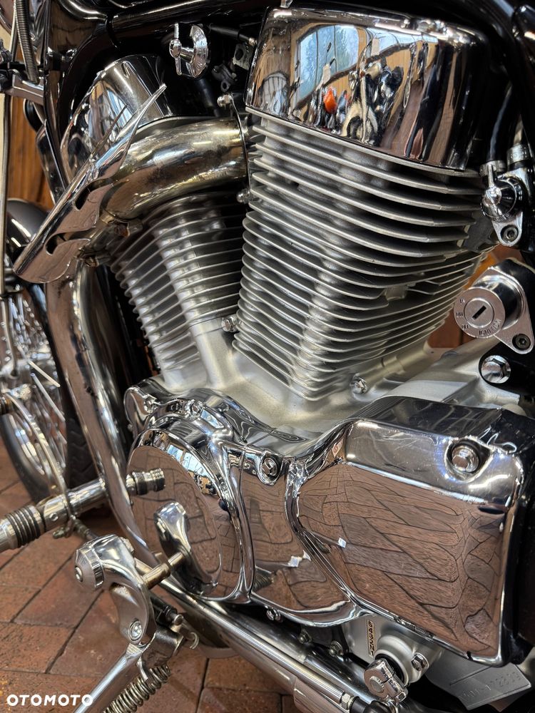 Suzuki Intruder - 31