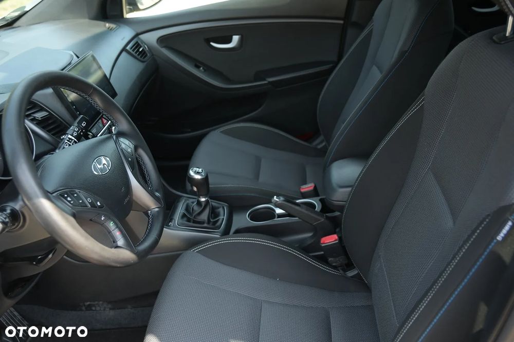 Hyundai i30 blue 1.6 GDI Passion - 25
