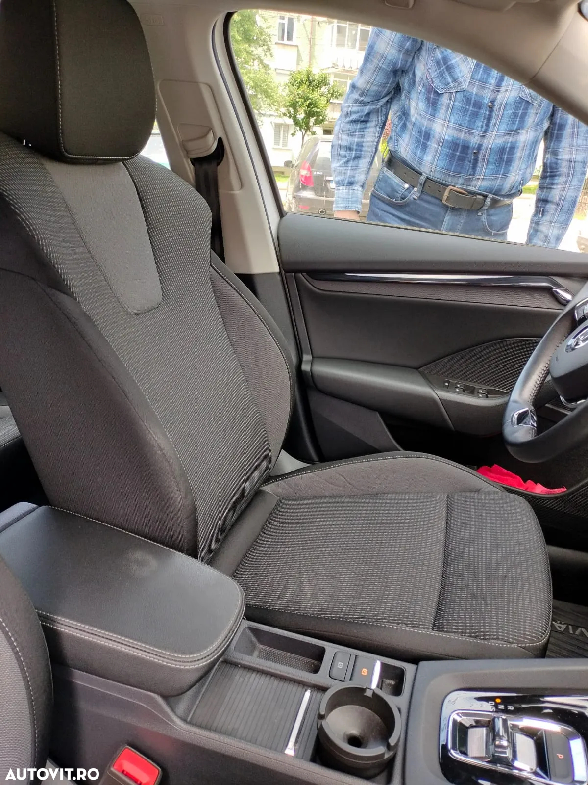 Skoda Octavia 2.0 TDI DSG Ambition - 6