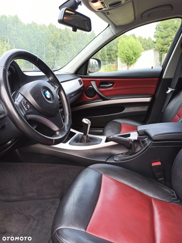 BMW Seria 3 318i Touring - 8