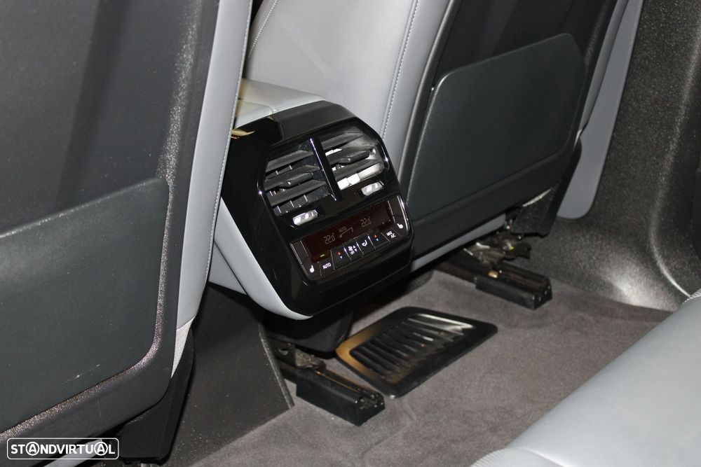 BMW iX xDrive 40 Pack Desportivo - 36